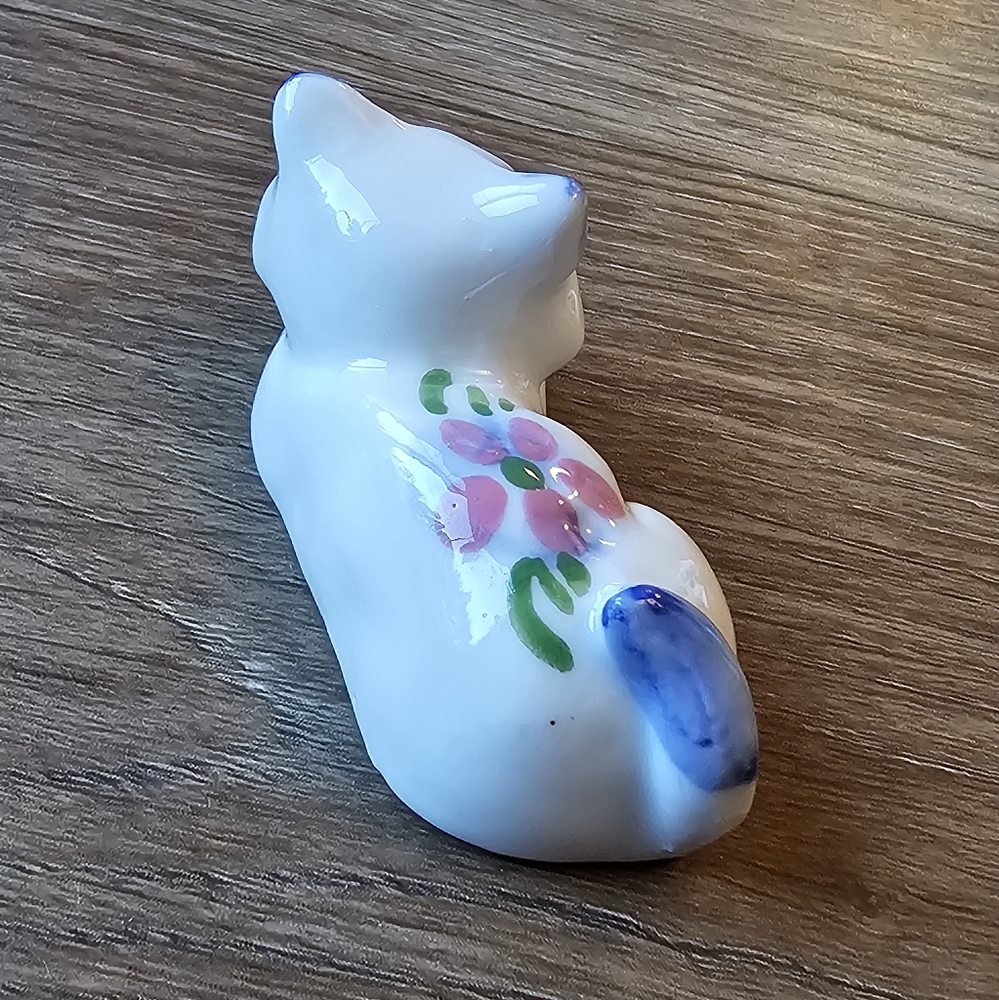Set of 4 Vintage Porcelain Miniature Hand Painted Floral Cats Kittens Playing - Picture 7 of 15